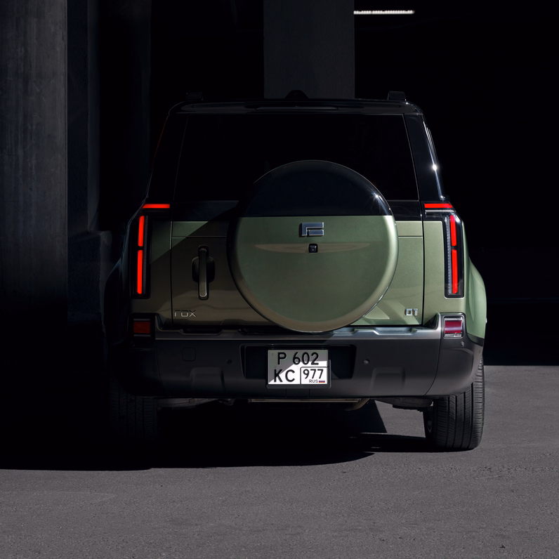 DE CE FORMELE UNGHIULARE SUNT DIN NOU ÎN TREND?