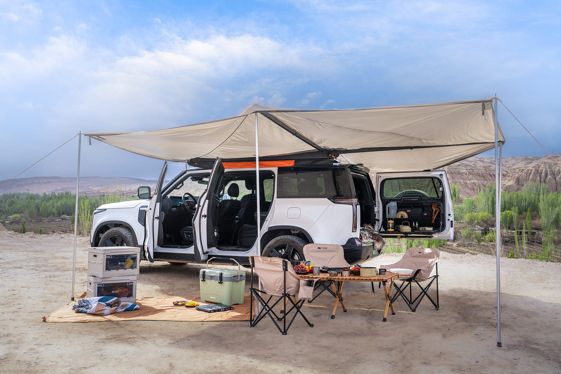 DORMITOR-BUCĂTĂRIE-SUFRAGERIE. ÎNTR-UN SINGUR AUTOMOBIL